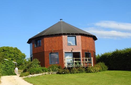 Monthoiron House | La maison ronde et ses 2 cahutes