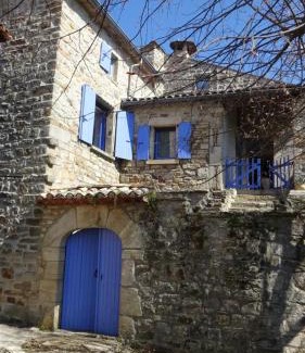 Les Assions House | La Manchote