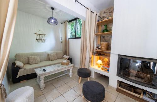 Olargues House | La Mazette, les pieds dans l'eau ! Privatisée ! 16 Pers