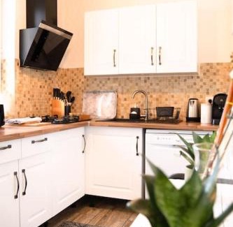 Le Creusot Apartment | La Menorah