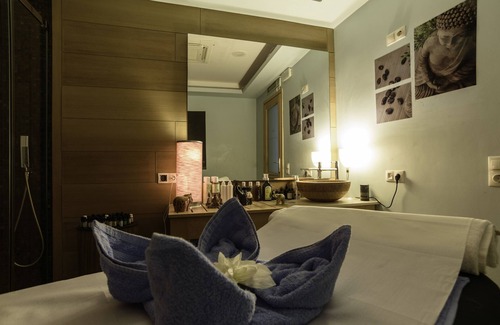 Kamari Hotel | La Mer Deluxe Hotel & Spa - Adults only