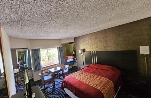 Monmouth Junction Hotel | La Mirage