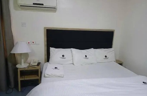 Jos Hotel | La Monde Hotel and Suites