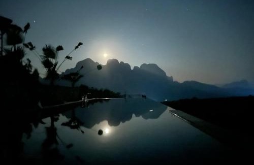 Luong Son House | La Montana De Luong Son