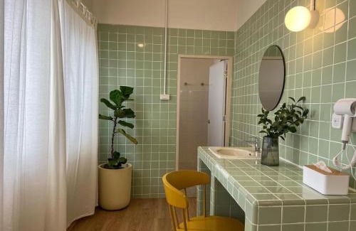 Salaya Hotel | La Moon House
