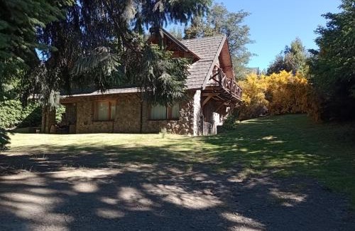 La Villa Ski Chalet | LA Nevadita, CHalet cabin near te center- It includes suite room with double bed and another room with two singles beds- Living room fireplace, Hot water, WI-FI