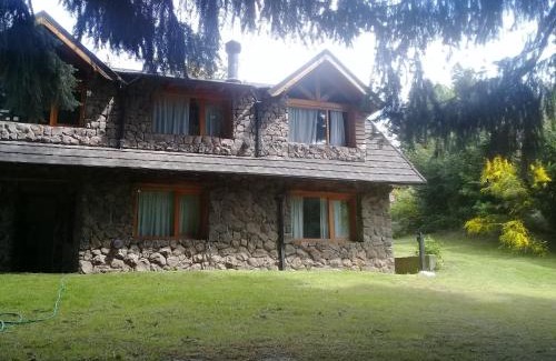 La Villa Ski Chalet | LA Nevadita, CHalet cabin near te center- It includes suite room with double bed and another room with two singles beds- Living room fireplace, Hot water, WI-FI