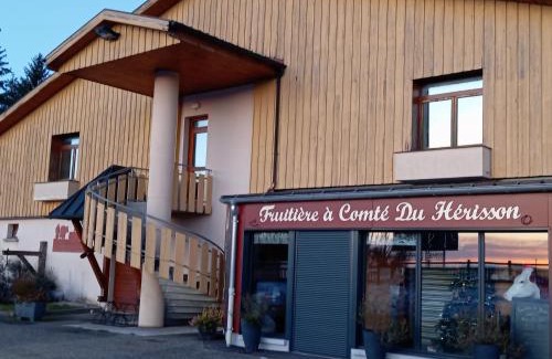 Menetrux-en-Joux Ski Chalet | La p'tite maison bois du hérisson