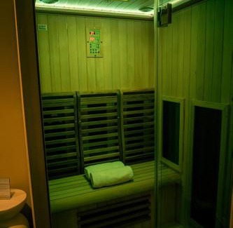 Pont-de-L'Arche Apartment | La Parenthèse Suites - appartement luxueux avec sauna et baignoire balnéo