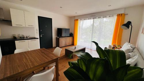 Saint-Clement-de-Riviere Apartment | la Pascaline