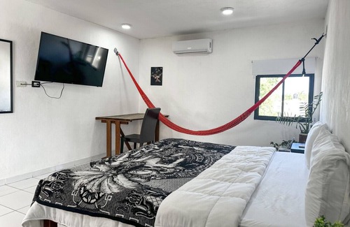Colonia Adolfo Lopez Mateos Hotel | La Perle Noire | BN - Terrace and Pool