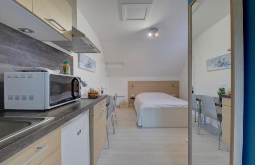 Avoine Apartment | La petite maison 3