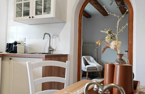 Gex House | La Petite Maison, Charming Cottage w/Scenic Views, Garden & Fire Pit