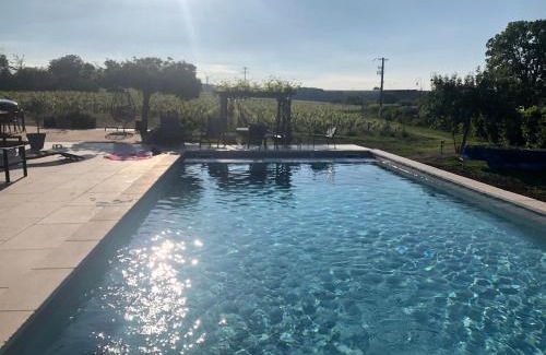 Prehy House | La Petite maison de Céline & Frédéric avec piscine à Préhy