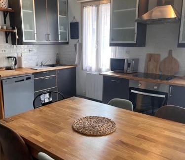 Montbard House | La Petite Maison
