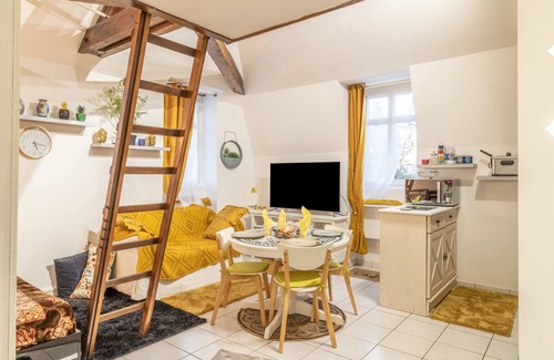 Dammarie Les Lys Apartment | La Petite Reine Blanche - 30 min de Paris