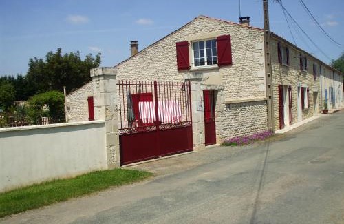 Saint-Pierre-le-Vieux Bed & Breakfast | La Piaule