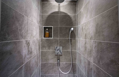 Freland House | La Pierre d'Eau