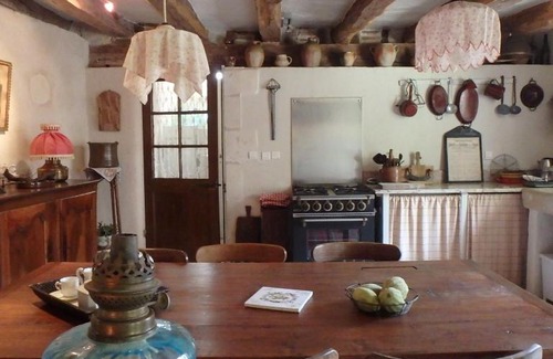 Luynes House | La Pierre qui Parle
