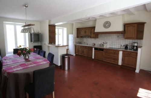 Chatillon-sur-Indre Cottage | La Poignardière, Gîte with heated swimming pool 20min from Beauval Park