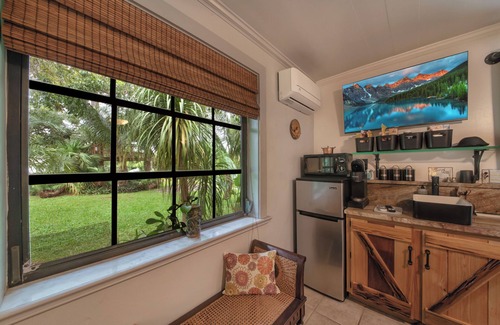Lake Worth Apartment | La Quiete Cove for One