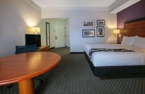 North Dallas Hotel | La Quinta by Wyndham Dallas North Central