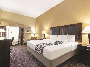 New Caney Hotel | La Quinta by Wyndham Houston New Caney
