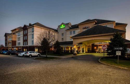 Bohemia Hotel | La Quinta by Wyndham Islip - MacArthur Airport