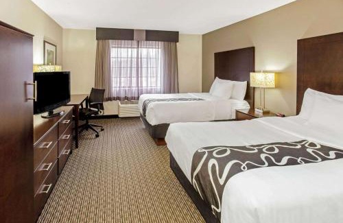 Delafield Hotel | La Quinta by Wyndham Milwaukee Delafield