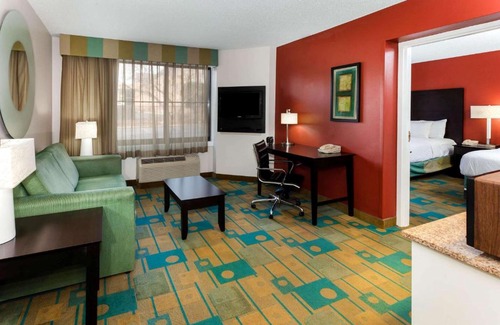 Glendale Hotel | La Quinta by Wyndham Milwaukee Bayshore Area