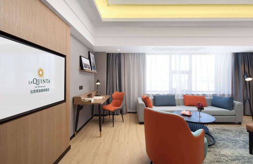 Qionghai Hotel | La Quinta by Wyndham Qionghai Yinhai