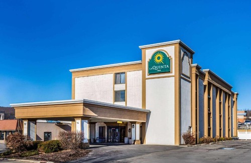 Johnson City Hotel | La Quinta Inn by Wyndham Binghamton - Johnson City