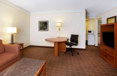 Capitol District Hotel | La Quinta Inn by Wyndham Austin Capitol/Downtown