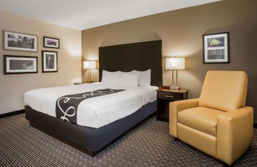 Oshkosh Hotel | La Quinta Inn by Wyndham Oshkosh