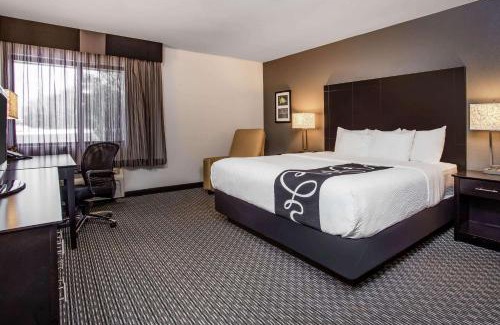 Oshkosh Hotel | La Quinta Inn by Wyndham Oshkosh