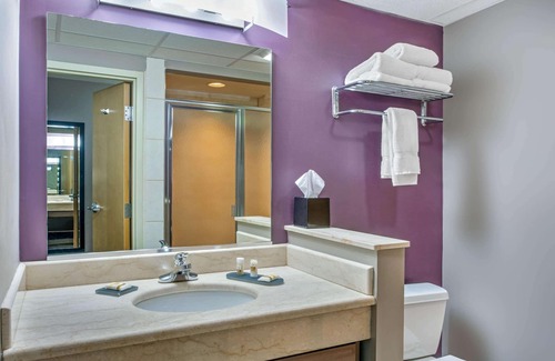 Radford Hotel | La Quinta Inn by Wyndham Radford