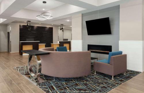 Coralville Hotel | La Quinta Inn & Suites by Wyndham Coralville Iowa City