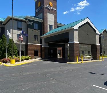 Jeffersontown Hotel | La Quinta Inn & Suites by Wyndham Louisville East