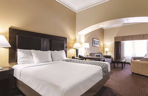New Caney Hotel | La Quinta Inn & Suites by Wyndham Houston New Caney