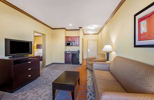 Eastland Hotel | La Quinta Inn & Suites by Wyndham Eastland