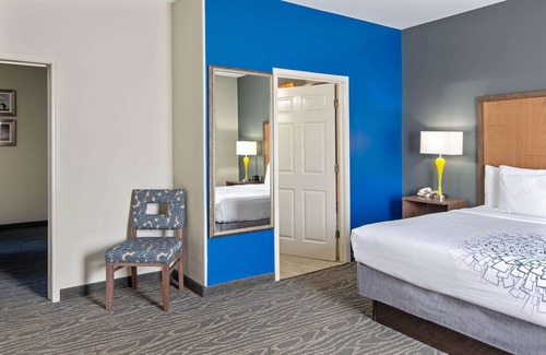 Mercedes Hotel | La Quinta Inn & Suites by Wyndham Mercedes Outlet Mall