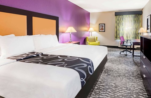 Bedford Hotel | La Quinta Inn & Suites by Wyndham DFW Airport West - Bedford