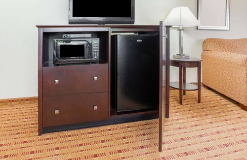 Ennis Hotel | La Quinta Inn & Suites by Wyndham Ennis