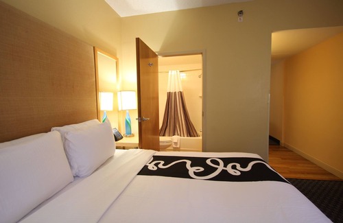 West Palm Beach Hotel | La Quinta Inn & Suites by Wyndham West Palm Beach Airport