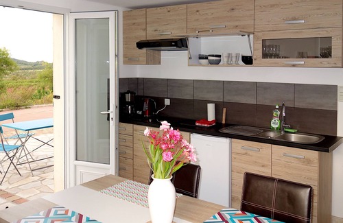Liausson Apartment | La Rosepierre, studio with a breathtaking view of the red-blue-green Salagou mountains