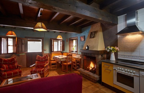 Llamigo Apartment | La Rotella de Xuan: Apartment 'Amarillo' with Mountain View, Private Terrace and Shared Garden