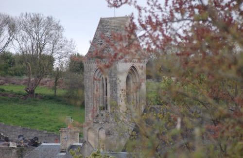 Sainte-Honorine-des-Pertes House | La Ruée vers l'Aure
