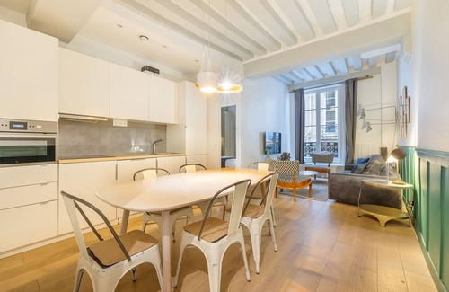 Bonne-Nouvelle Apartment | La Rue, 2BR/2BA, 6 people