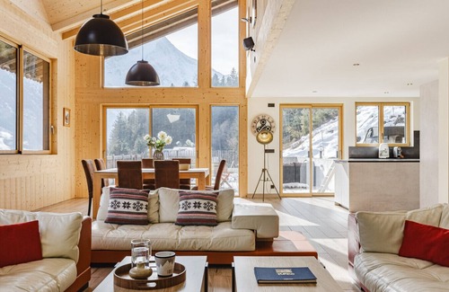 Chamonix-Mont-Blanc Ski Chalet | La Source - Chalet 300m2 | Sauna | Jacuzzi | 180° views | Peace and quiet
