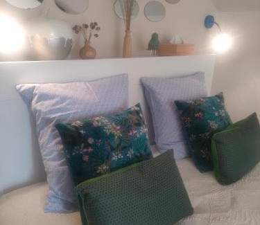 Guingamp Apartment | La Suite 27 bis, appartement indépendant avec terrasse, proche gare et centre